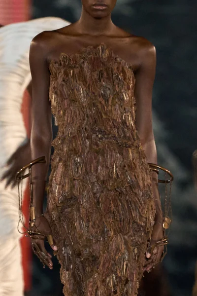 Look 30